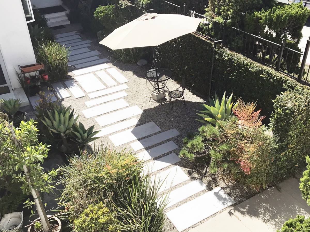 Apartment for rent at 402 Robertson Blvd, Los Angeles, CA 90048