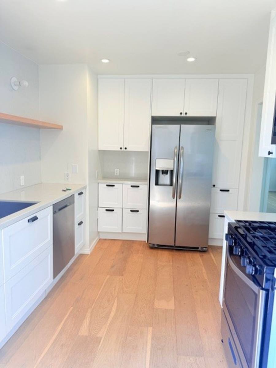 Apartment for rent at 4135 W 22nd Place, Los Angeles, CA 90018