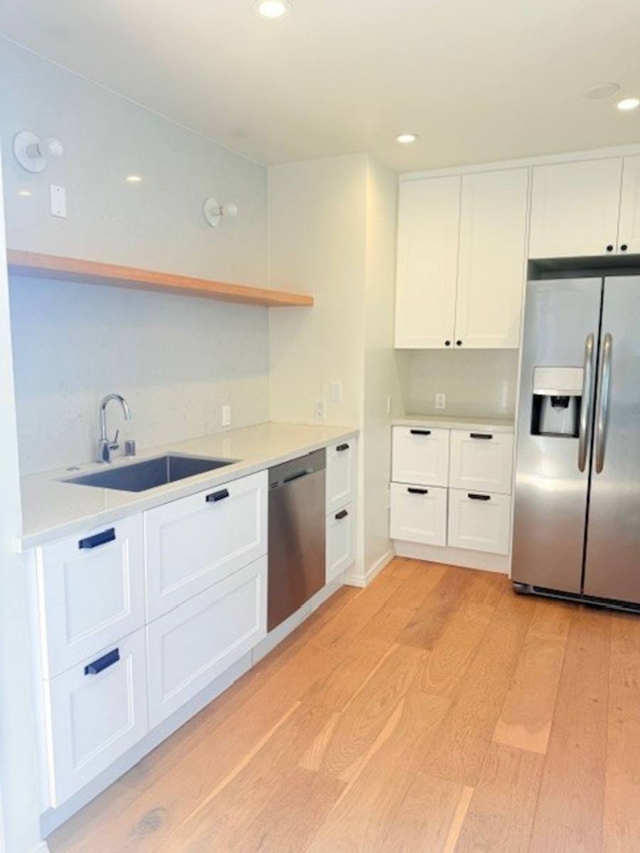 Apartment for rent at 4135 W 22nd Place, Los Angeles, CA 90018