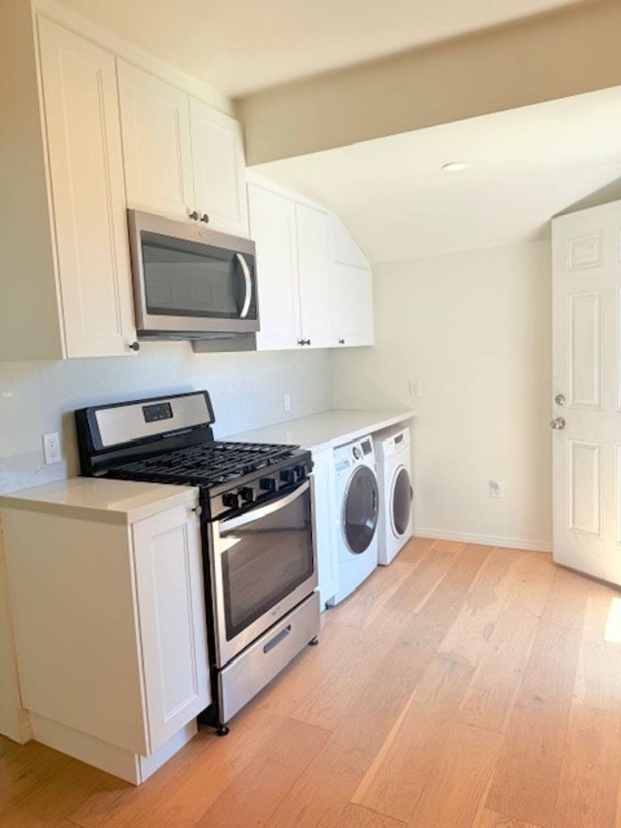 Apartment for rent at 4135 W 22nd Place, Los Angeles, CA 90018