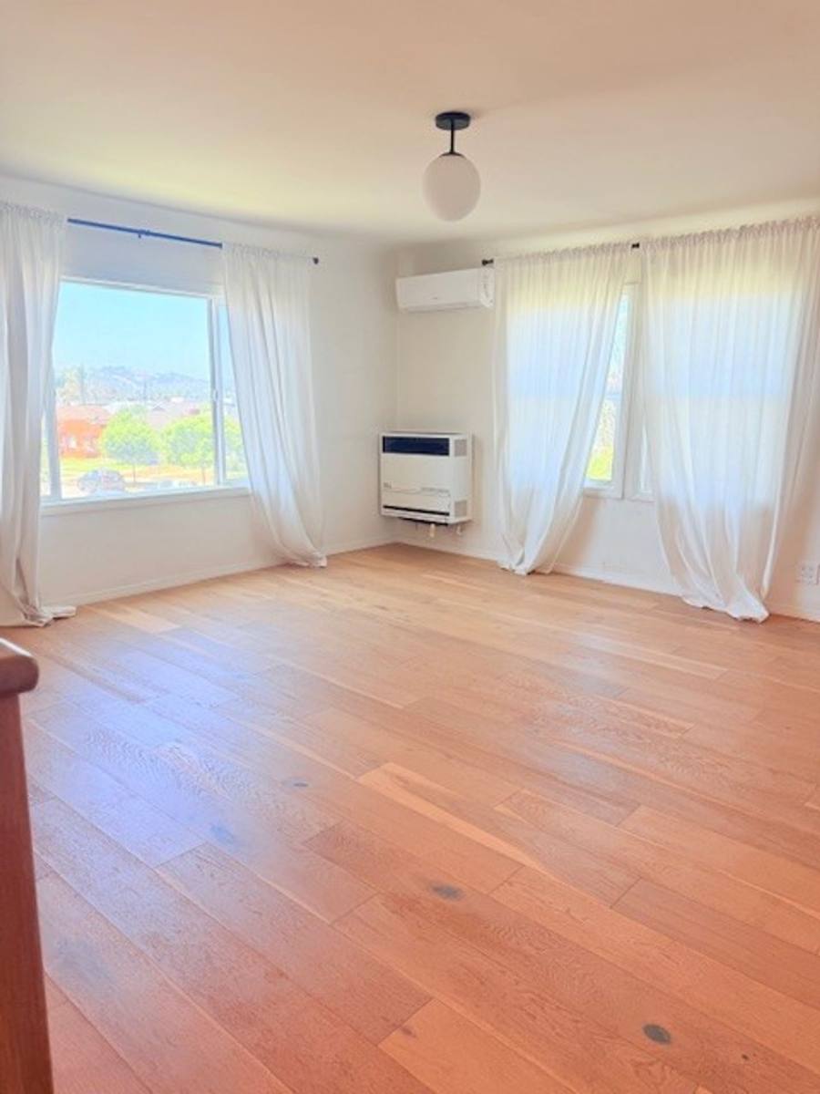 Apartment for rent at 4135 W 22nd Place, Los Angeles, CA 90018