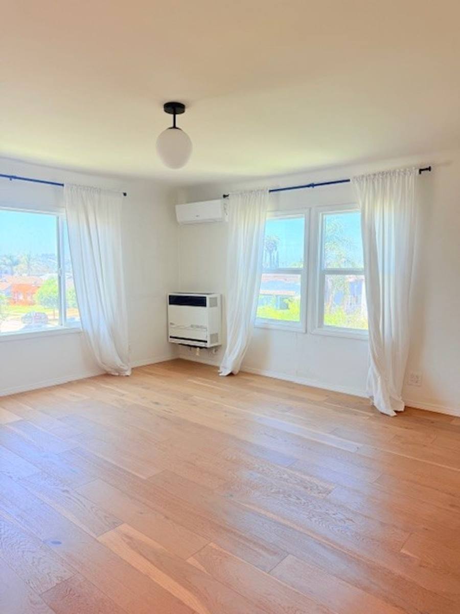 Apartment for rent at 4135 W 22nd Place, Los Angeles, CA 90018