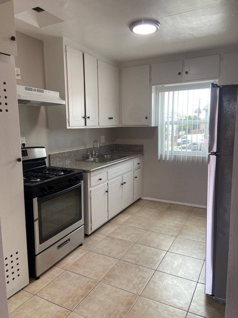 Apartment for rent at 7718-7722 S Avalon Blvd, Los Angeles, CA 90003