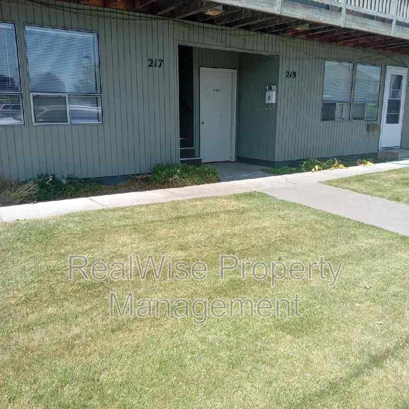 Apartment for rent at 217 NW 7th St, Redmond, OR 97756
