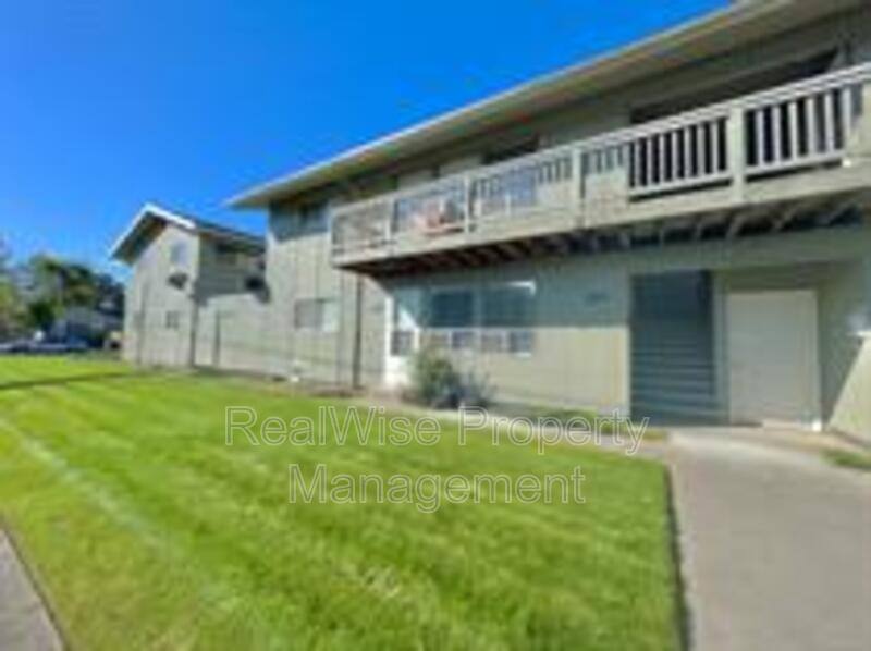 Apartment for rent at 217 NW 7th St, Redmond, OR 97756