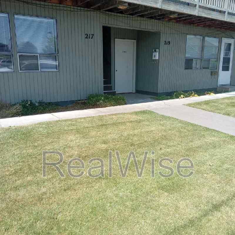 Apartment for rent at 217 NW 7th St, Redmond, OR 97756