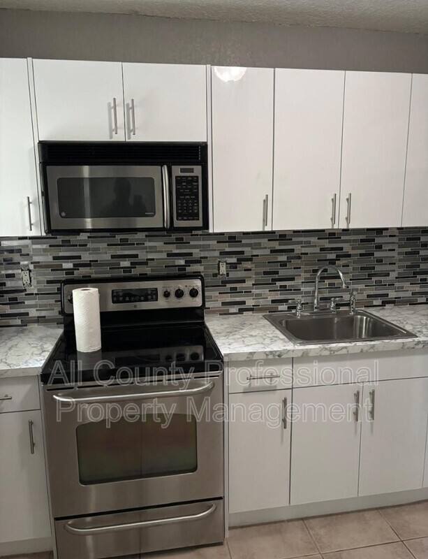 Apartment for rent at 407 SE 3rd Ave #B, Hallandale, FL 33009