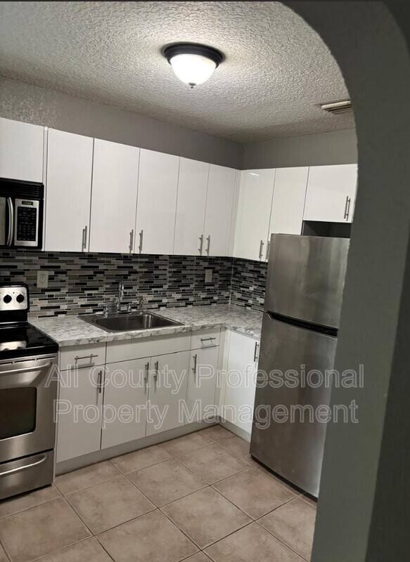 Apartment for rent at 407 SE 3rd Ave #B, Hallandale, FL 33009