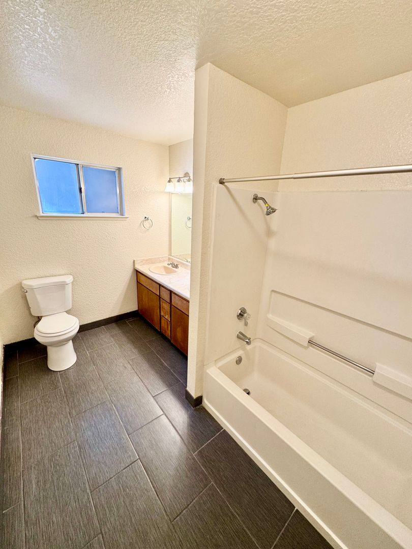Apartment for rent at 1136 W 1st St, Chico, CA 95928