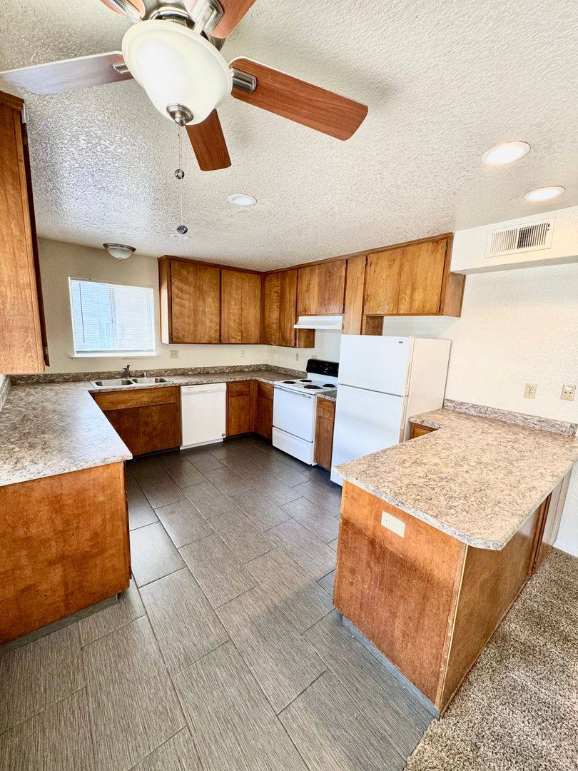 Apartment for rent at 1136 W 1st St, Chico, CA 95928