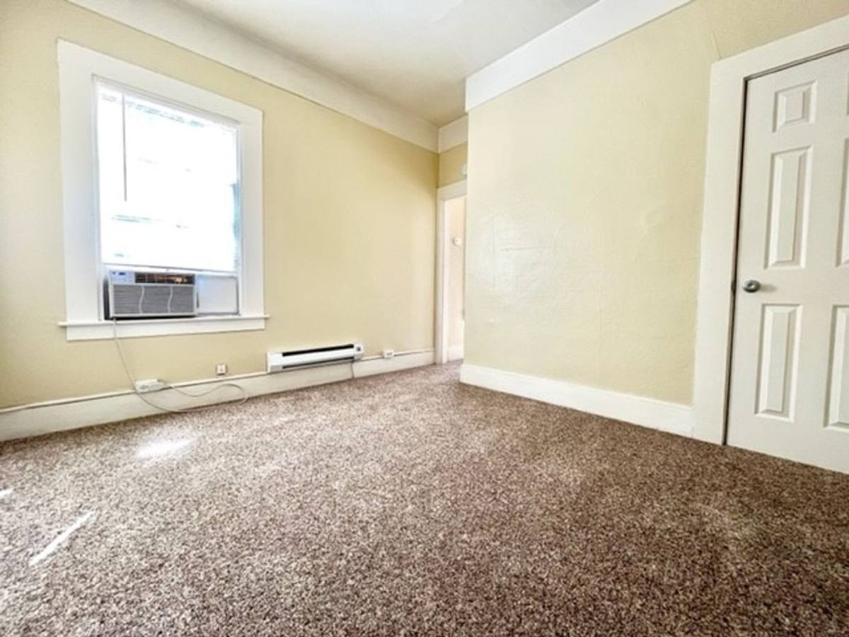 Apartment for rent at 631 W 5th St, Chico, CA 95928