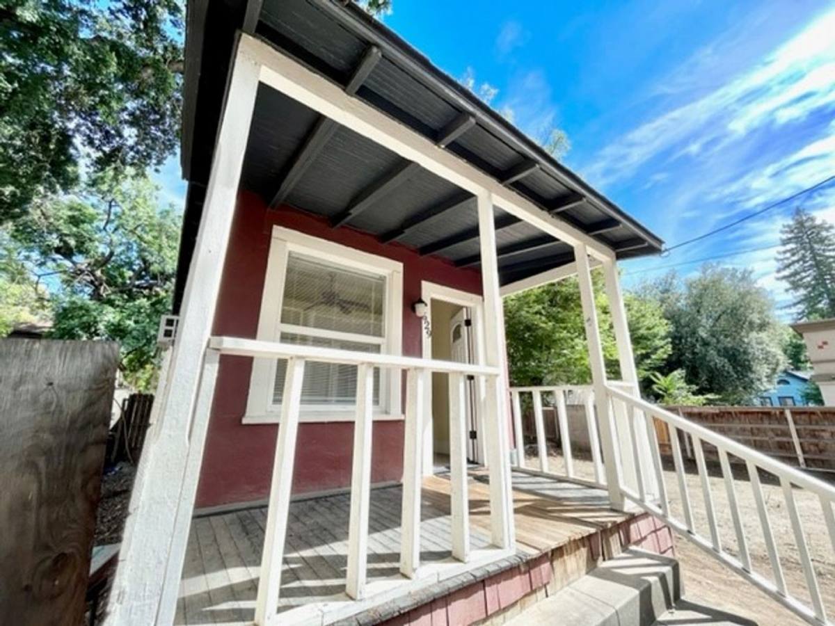 Apartment for rent at 631 W 5th St, Chico, CA 95928