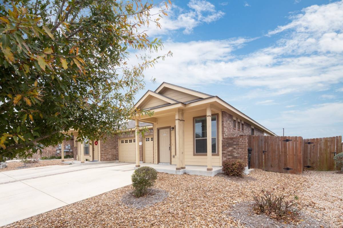 Townhouse for rent at 514 Creekside Circle, New Braunfels, TX 78130