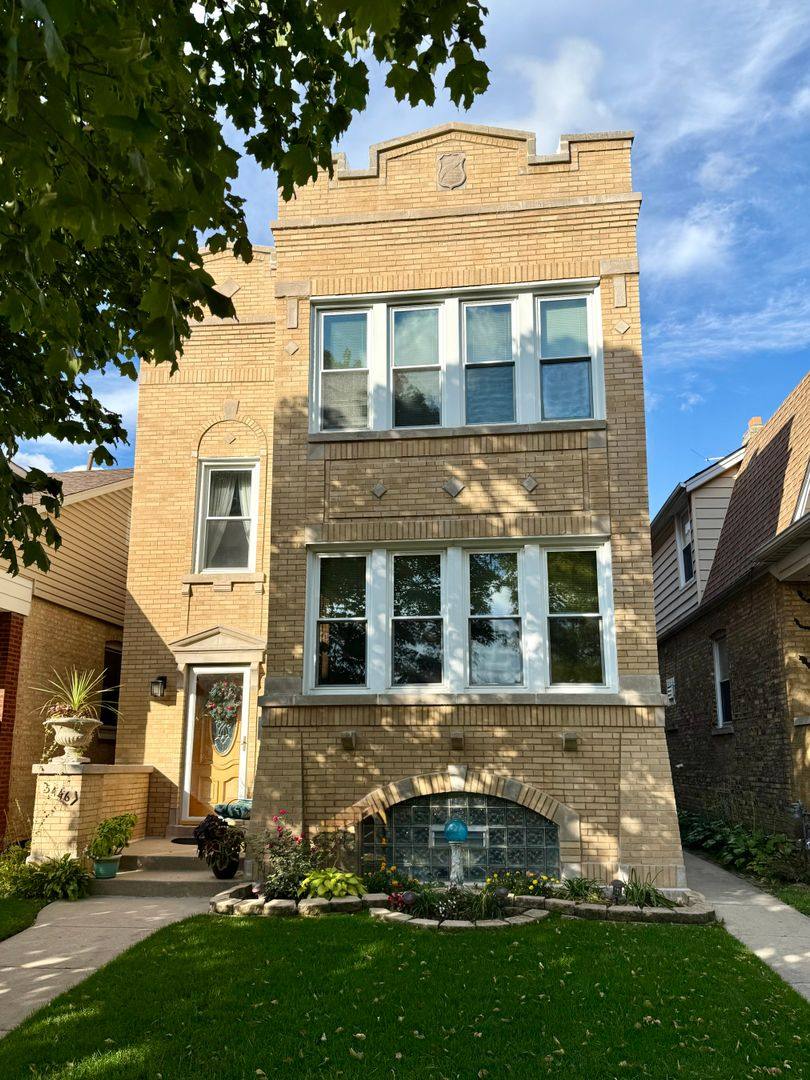 Apartment for rent at 5446 W Agatite Ave, Chicago, IL 60630