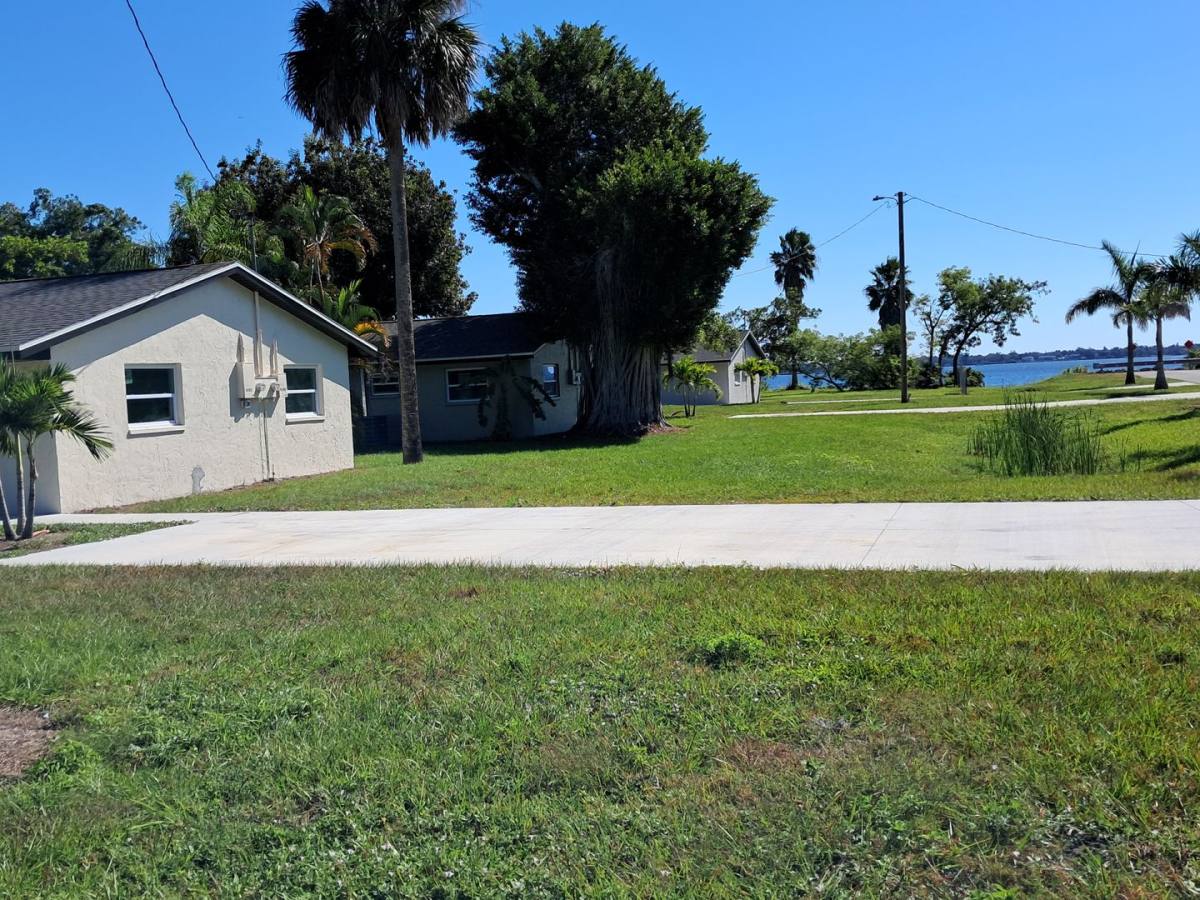 Apartment for rent at 1042-1056 Old Bridge Rd, North Fort Myers, FL 33917