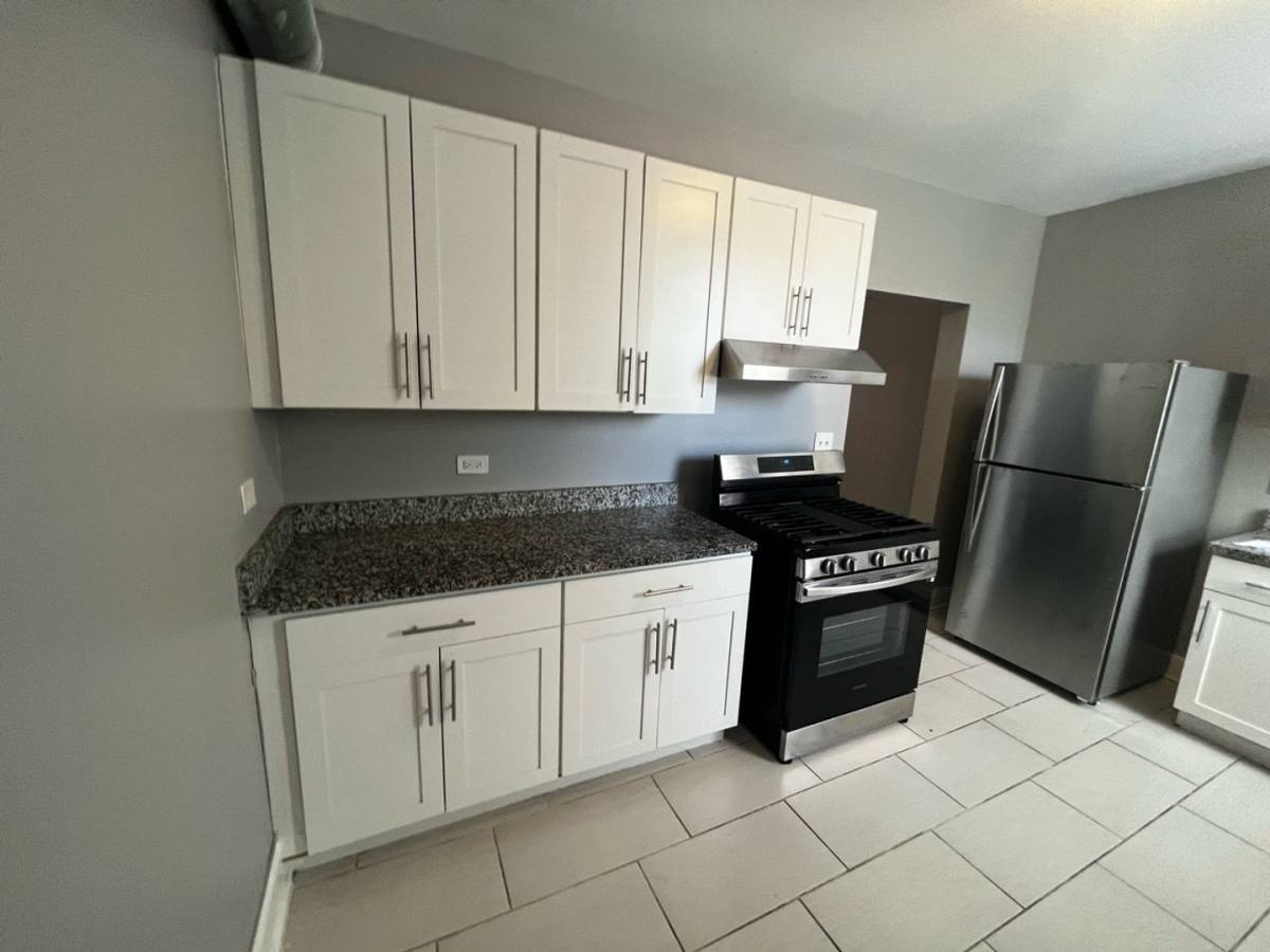 Apartment for rent at 7515 S Yale Ave #2E, Chicago, IL 60621