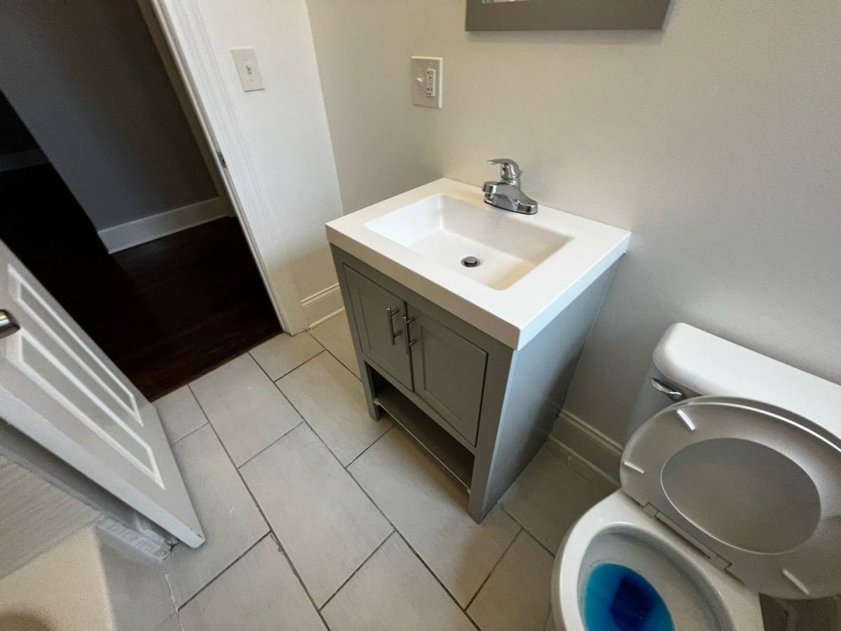 Apartment for rent at 7515 S Yale Ave #2E, Chicago, IL 60621