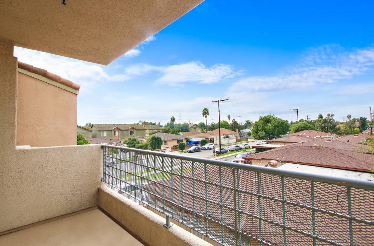 Apartment for rent at 13947 Paramount Blvd, Paramount, CA 90723