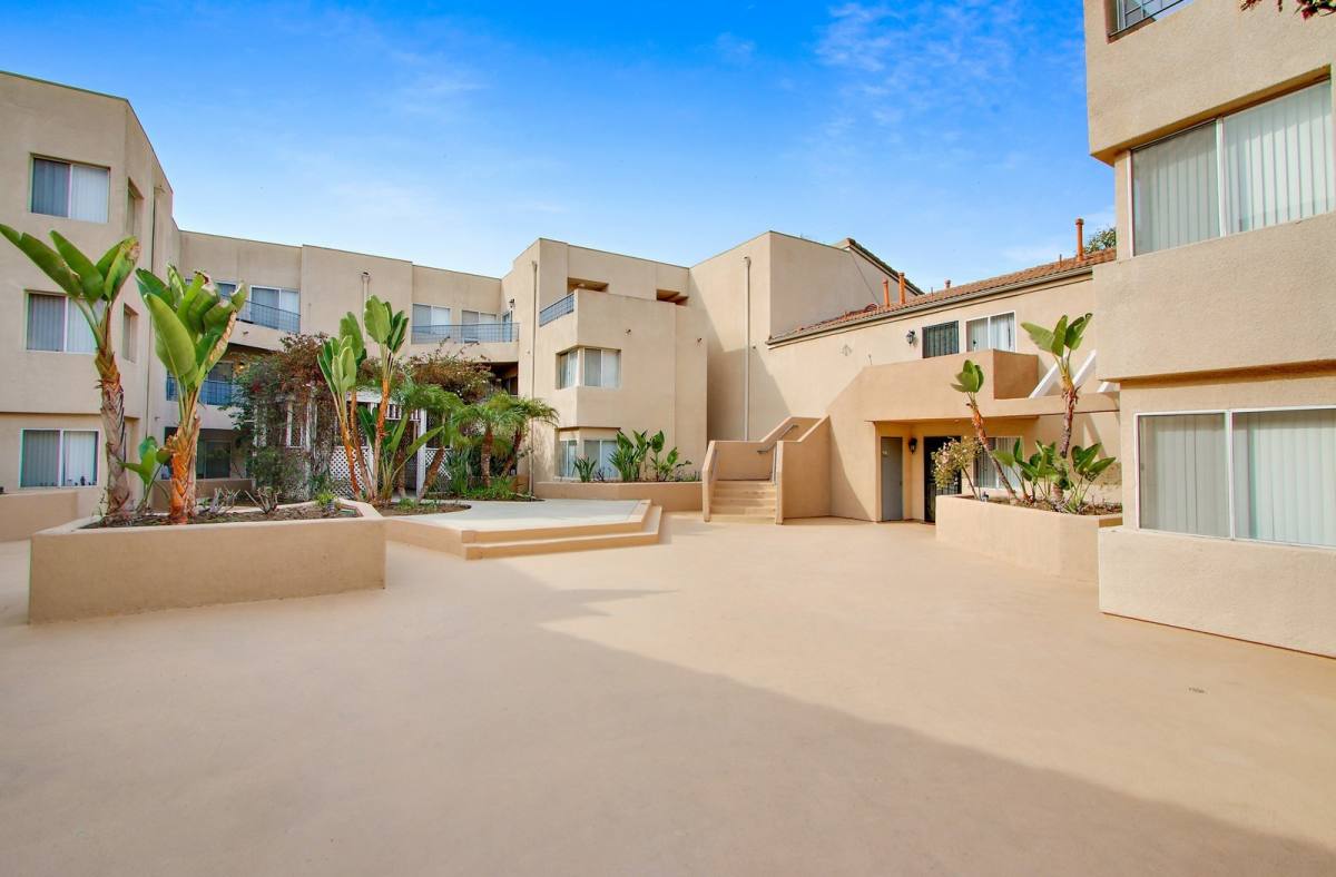 Apartment for rent at 13947 Paramount Blvd, Paramount, CA 90723
