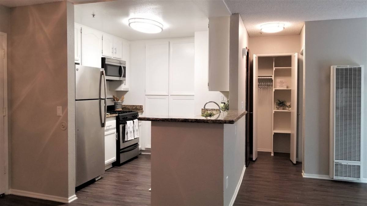 Apartment for rent at 13947 Paramount Blvd, Paramount, CA 90723