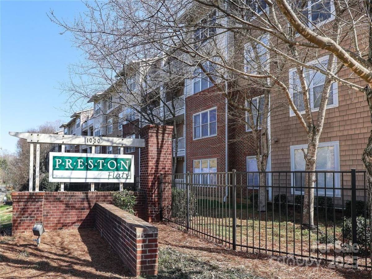 Apartment for rent at 1000 E Woodlawn Rd #416, Charlotte, NC 28209