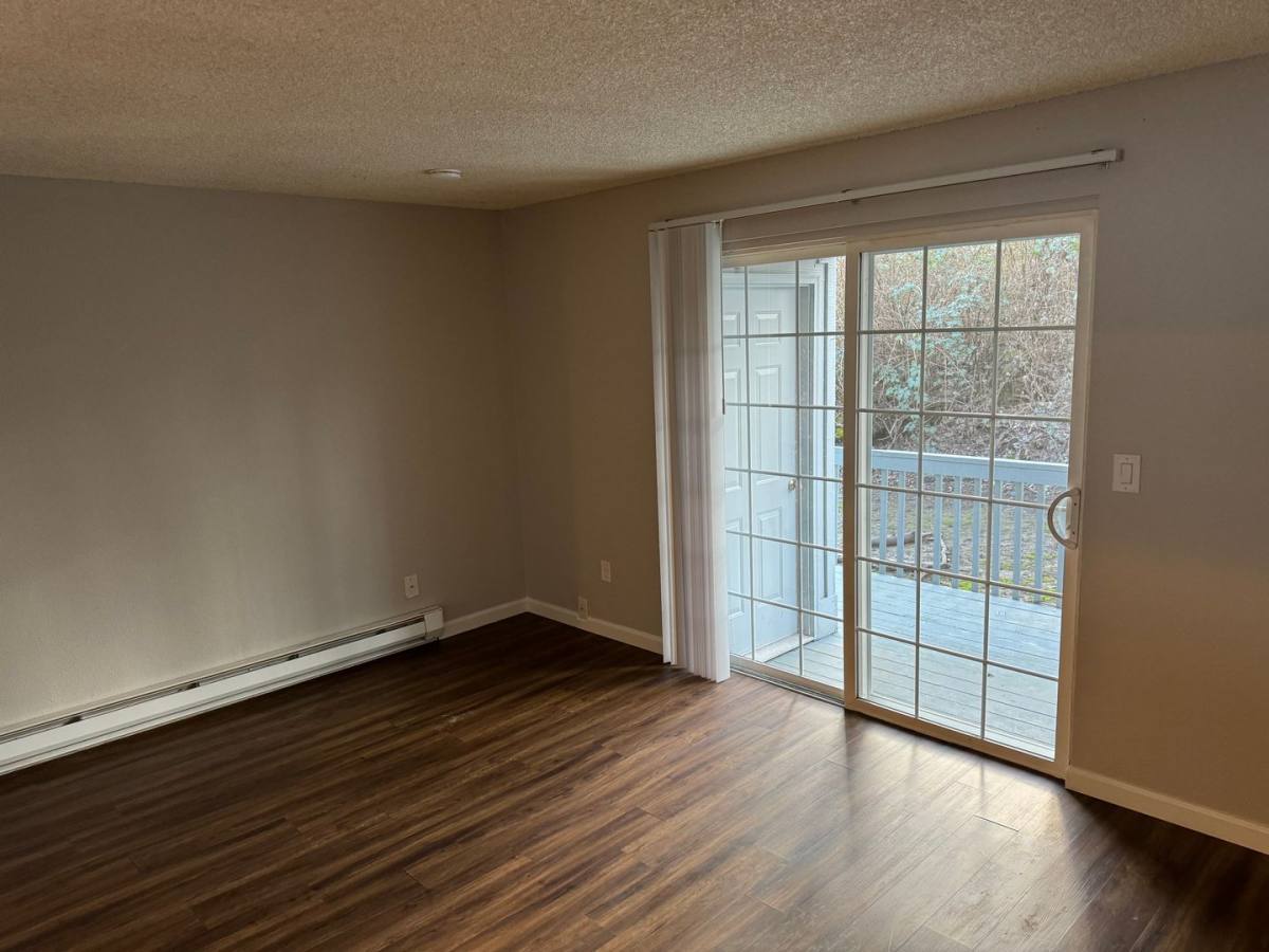 Townhouse for rent at 1896 NE Highway 99W, McMinnville, OR 97128