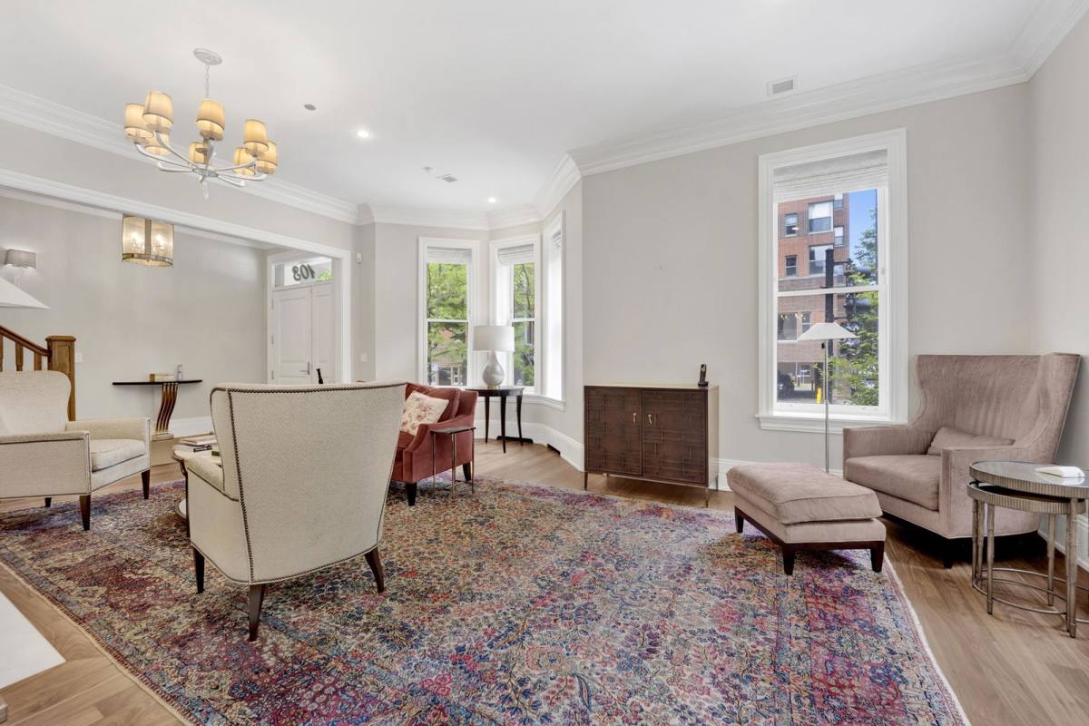 House for rent at 103 W Chestnut St, Chicago, IL 60610
