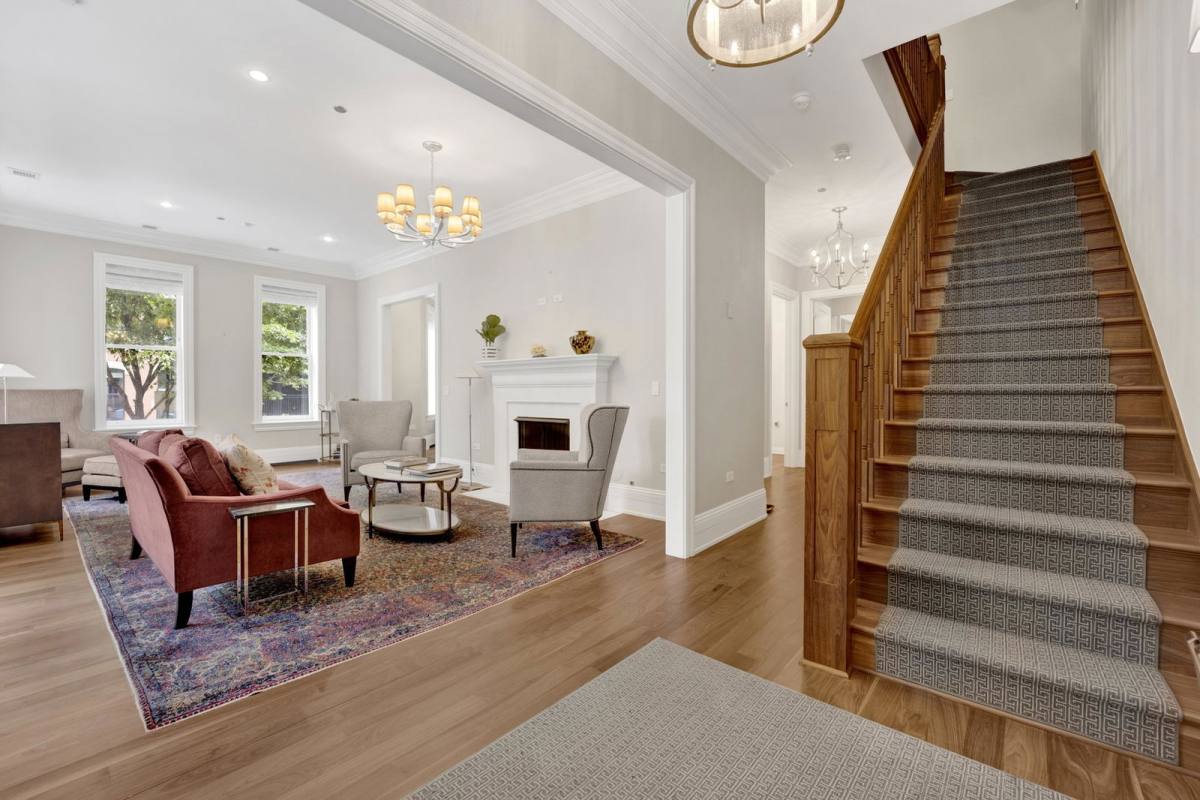 House for rent at 103 W Chestnut St, Chicago, IL 60610