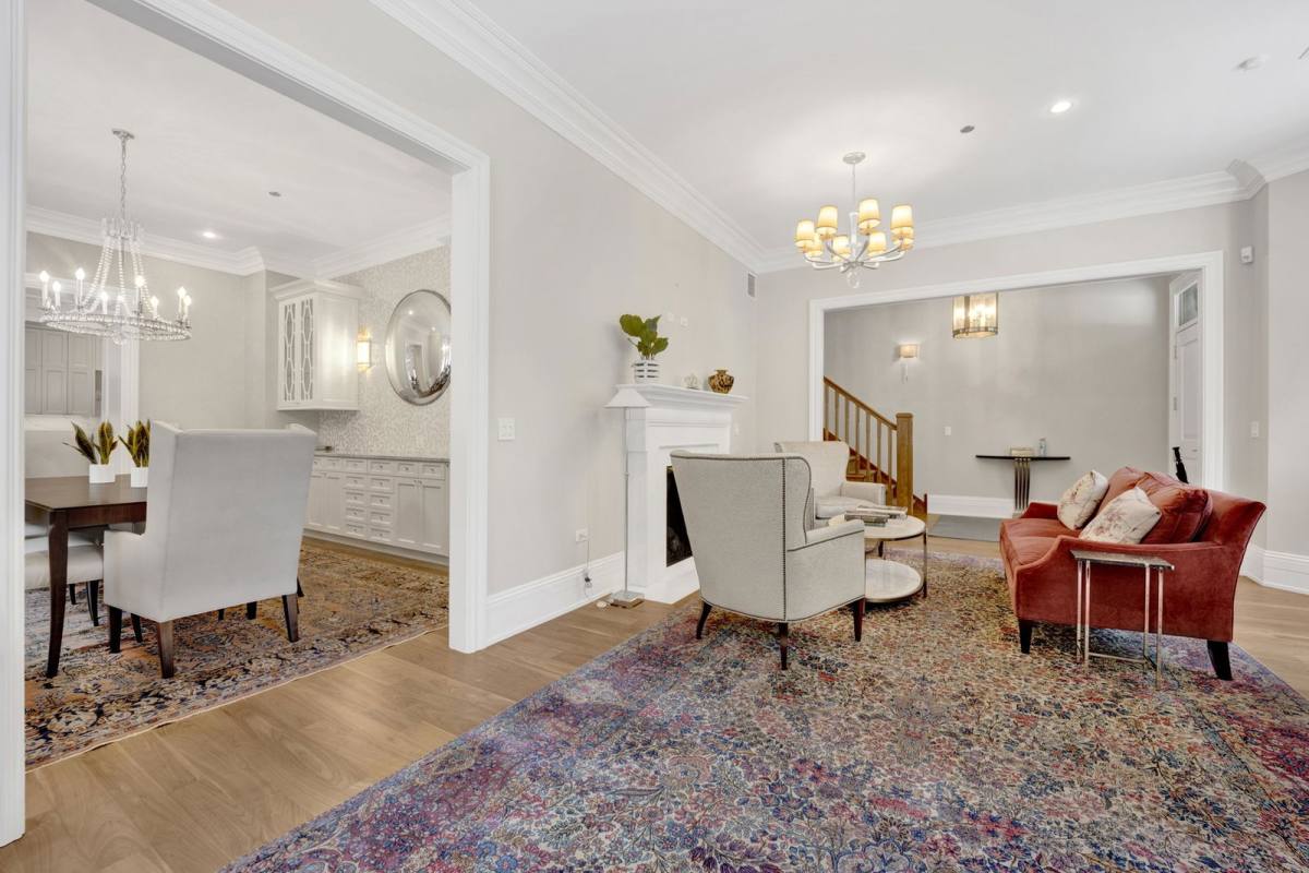 House for rent at 103 W Chestnut St, Chicago, IL 60610