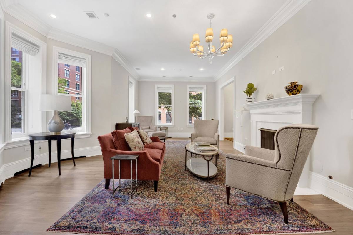 House for rent at 103 W Chestnut St, Chicago, IL 60610