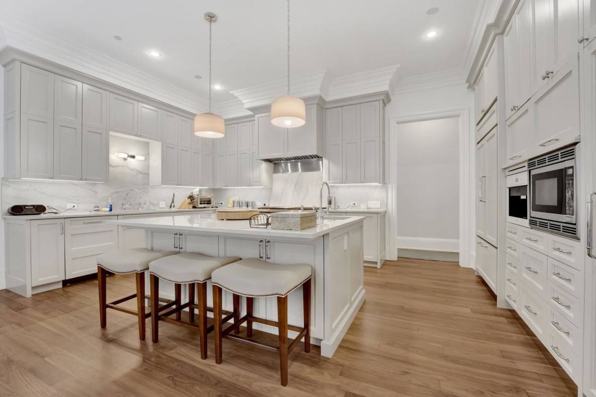 House for rent at 103 W Chestnut St, Chicago, IL 60610
