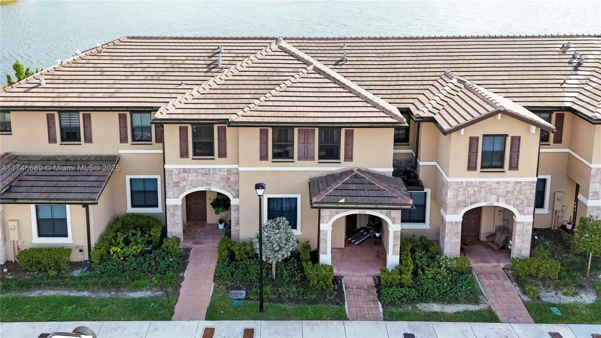 Townhouse for rent at 3290 W 114th Terrace, Hialeah, FL 33018