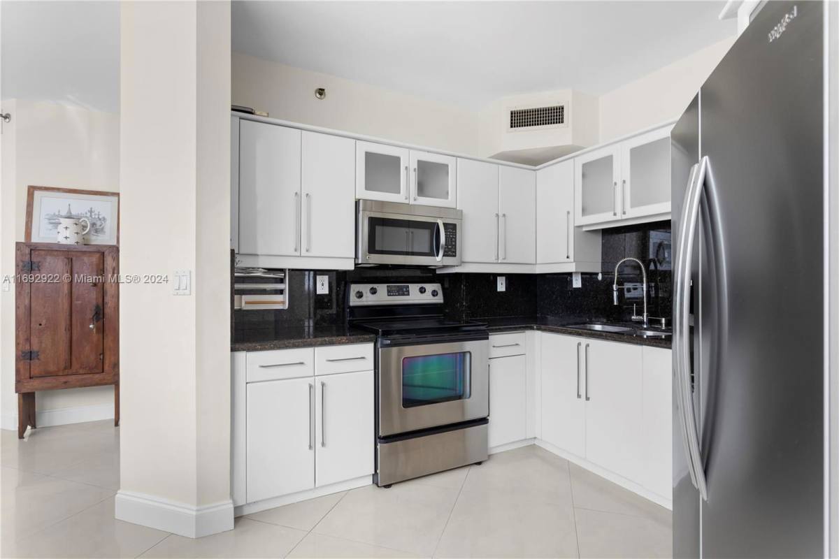 Apartment for rent at 6422 Collins Ave, Miami Beach, FL 33141