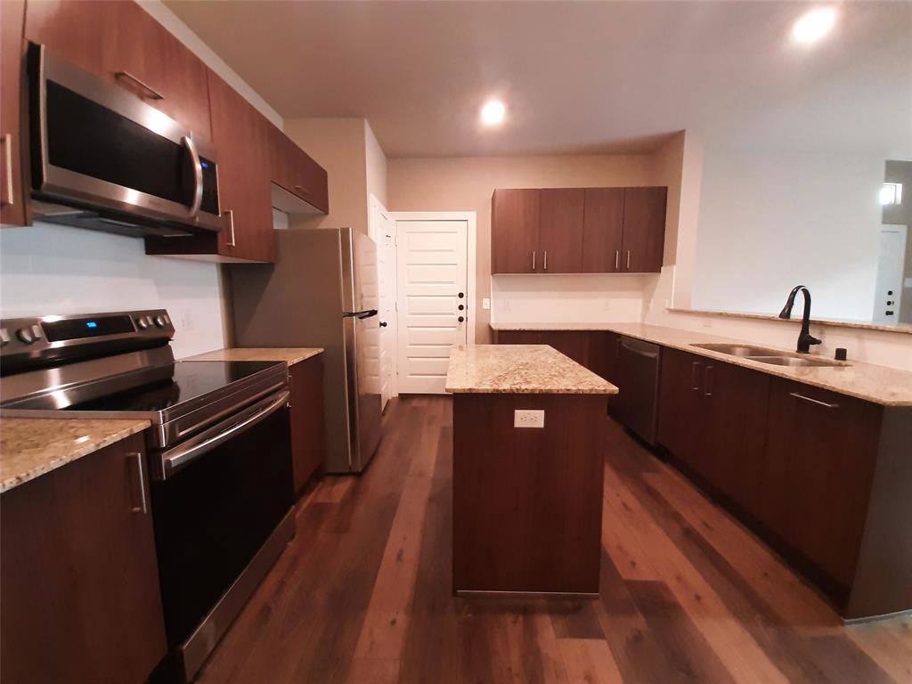 Apartment for rent at 9733 Grosbeak Lane, Magnolia, TX 77354