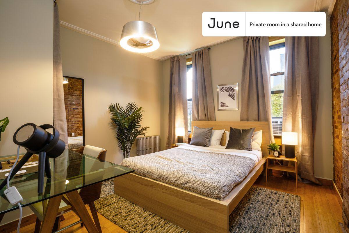 439 W 48th St #C, New York, NY 10036