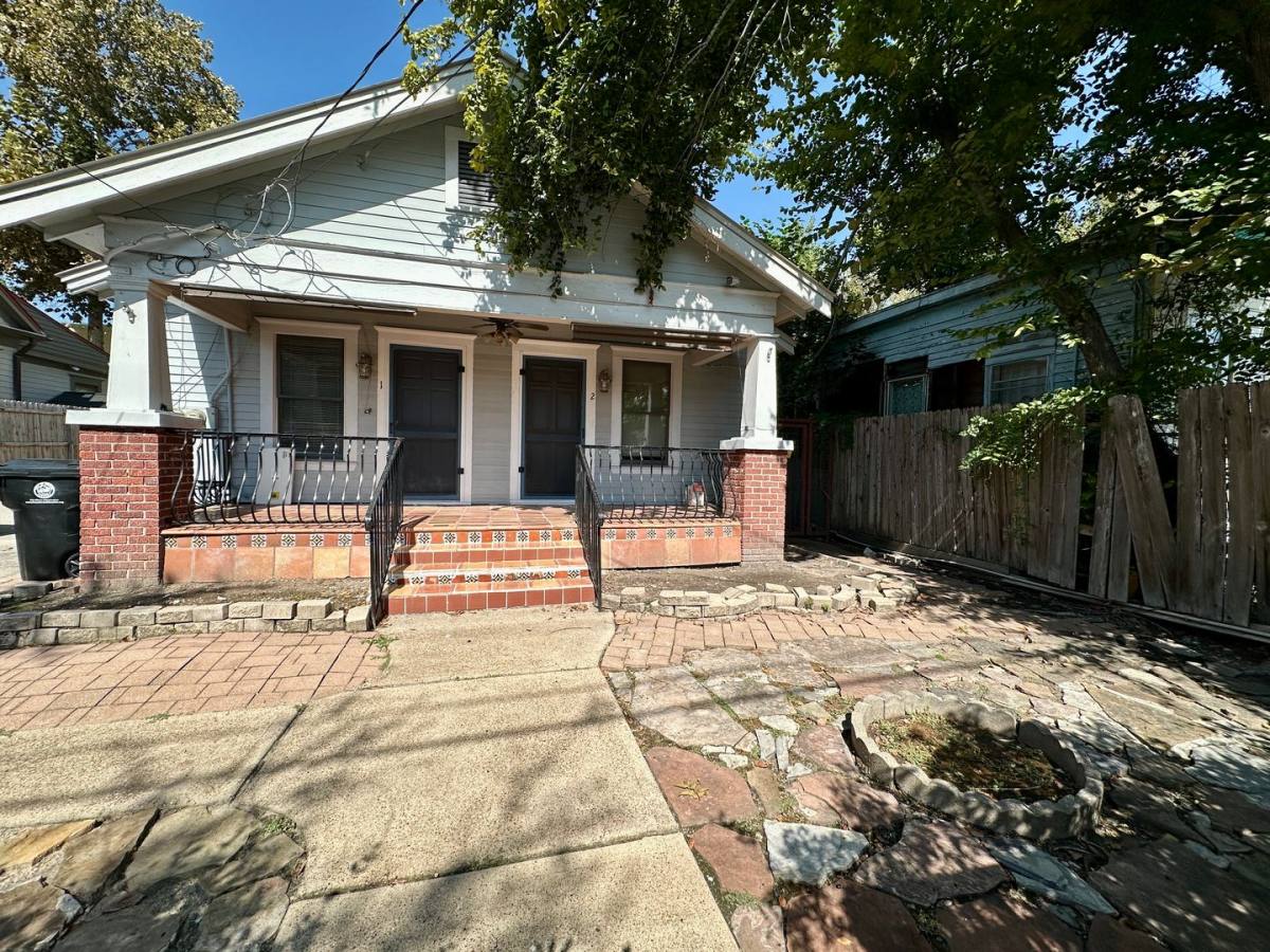 House for rent at 405 James St, Houston, TX 77009