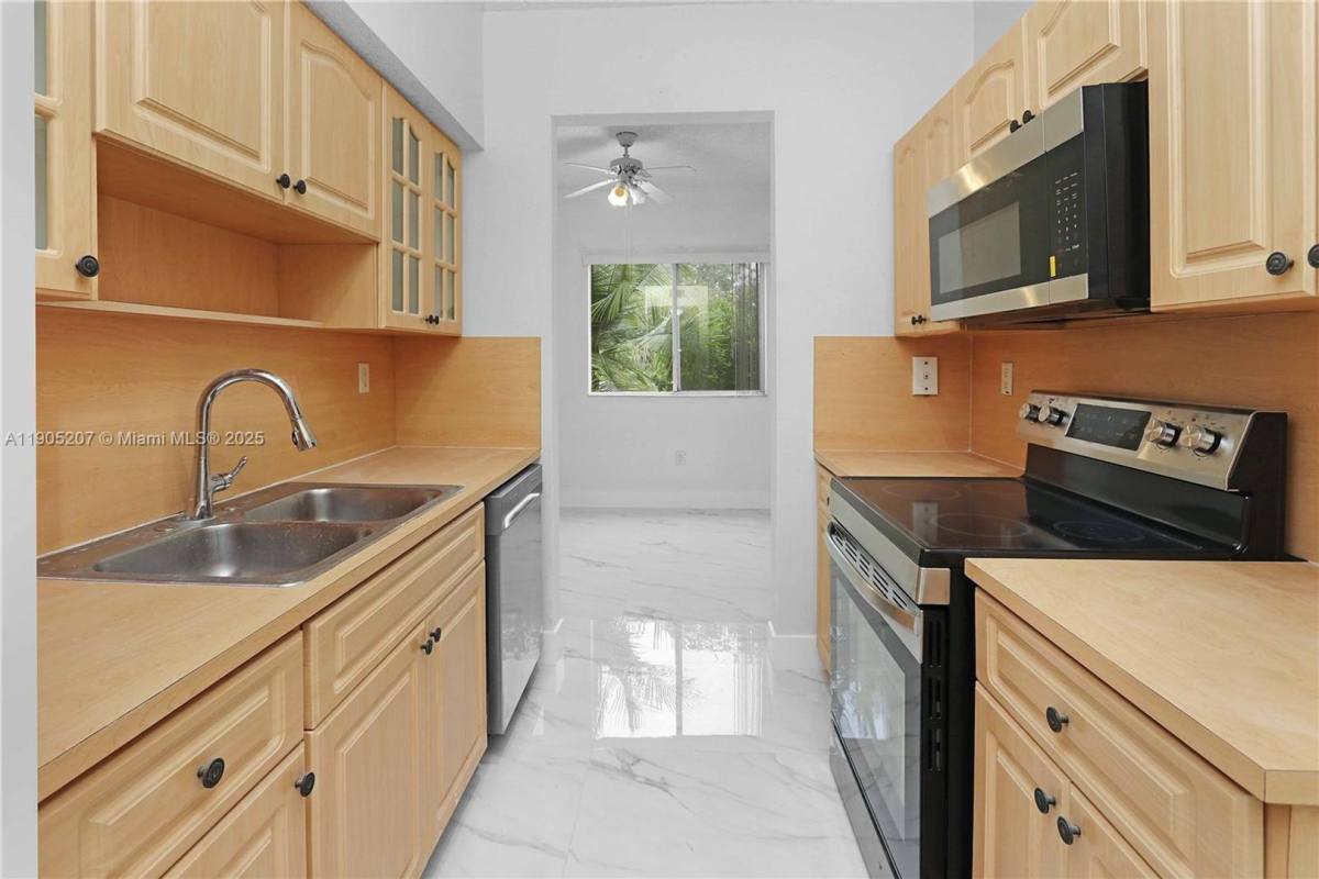 7085 Nova Dr, Fort Lauderdale, FL 33317