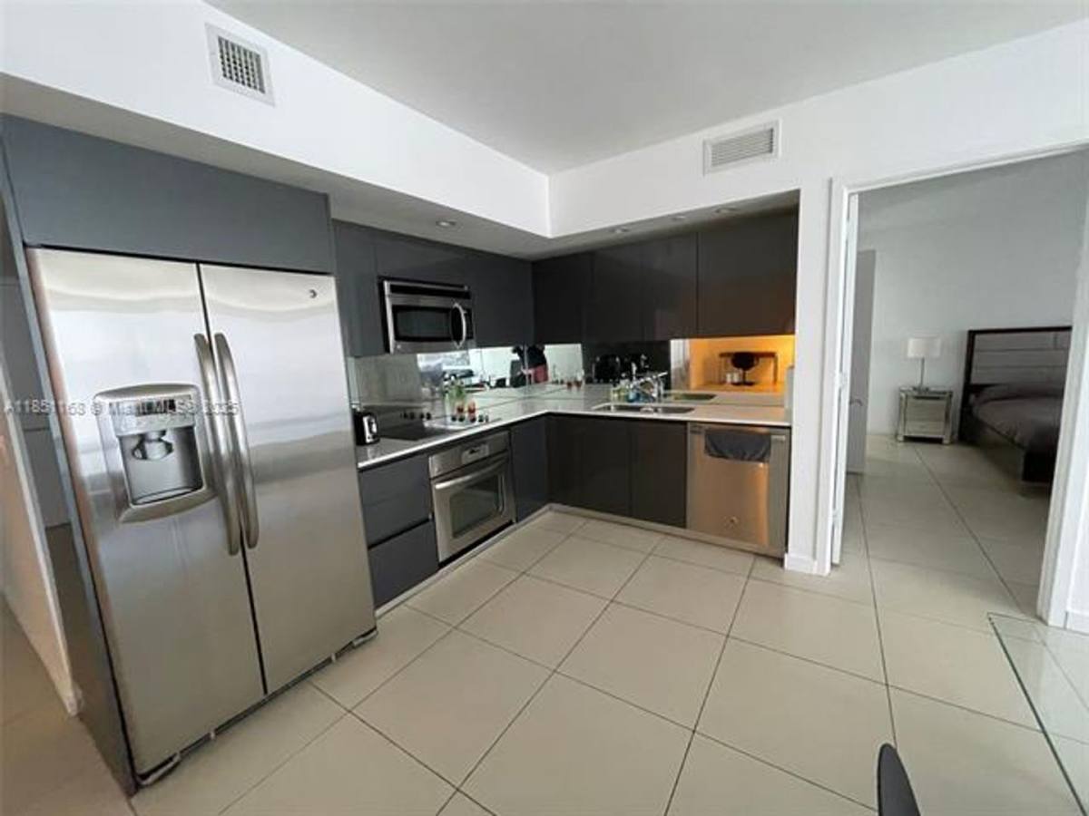 31 SE 6th St, Miami, FL 33131 - Apartment For Rent