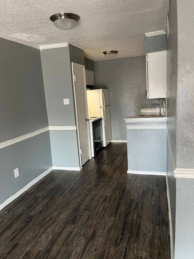 Apartment for rent at 1551 W Airport Freeway, Irving, TX 75062