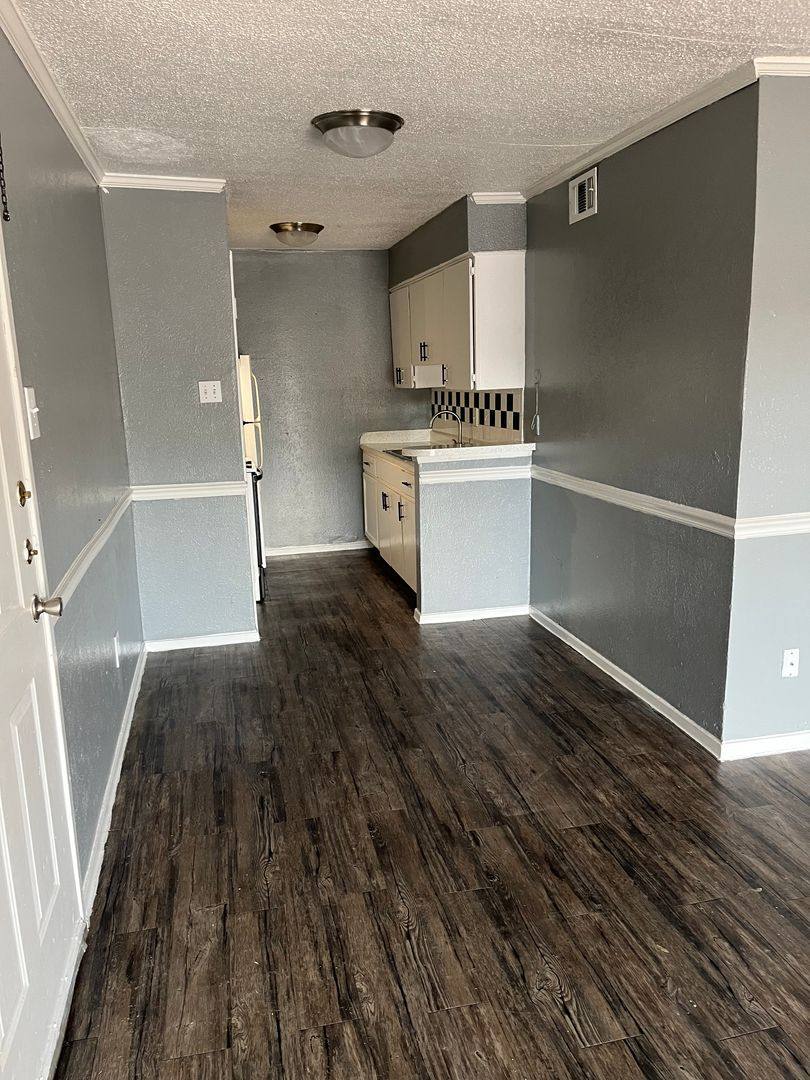 Apartment for rent at 1551 W Airport Freeway, Irving, TX 75062