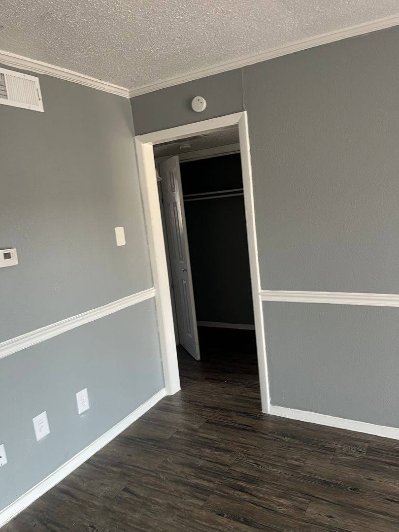 Apartment for rent at 1551 W Airport Freeway, Irving, TX 75062