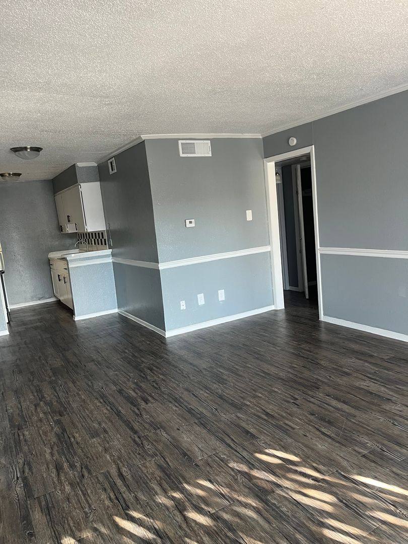 Apartment for rent at 1551 W Airport Freeway, Irving, TX 75062