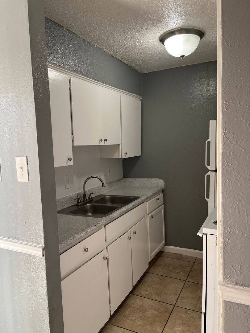 Apartment for rent at 1551 W Airport Freeway, Irving, TX 75062
