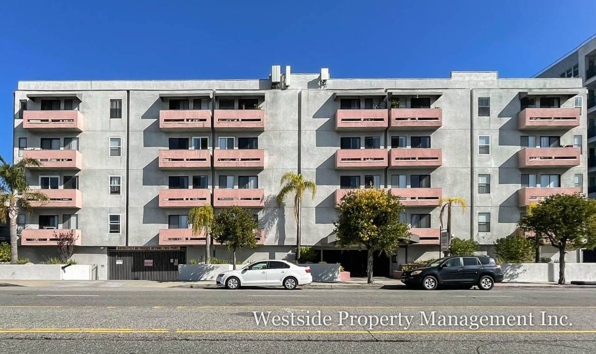 Apartment for rent at 3848 Overland Ave #420, Culver City, CA 90232
