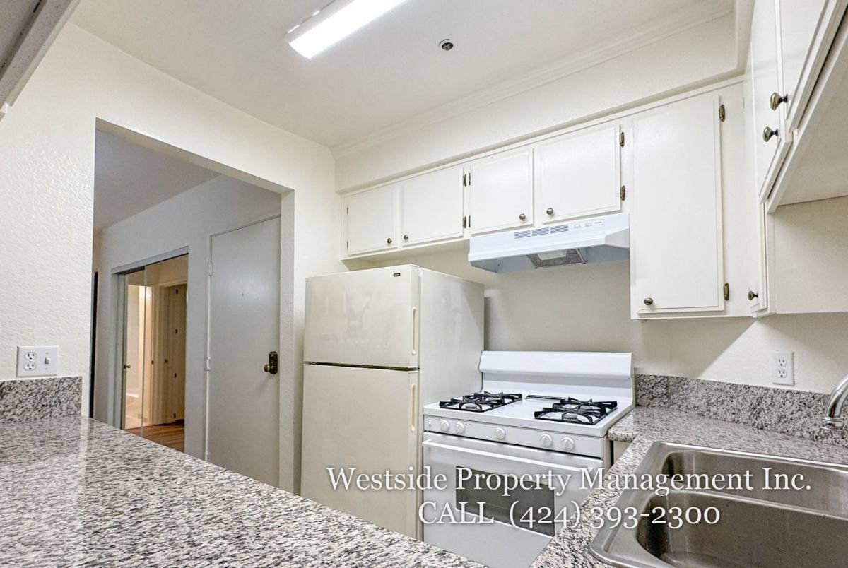 Apartment for rent at 3848 Overland Ave #420, Culver City, CA 90232