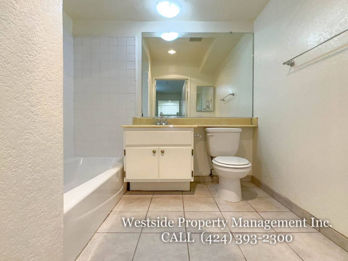 Apartment for rent at 3848 Overland Ave #420, Culver City, CA 90232