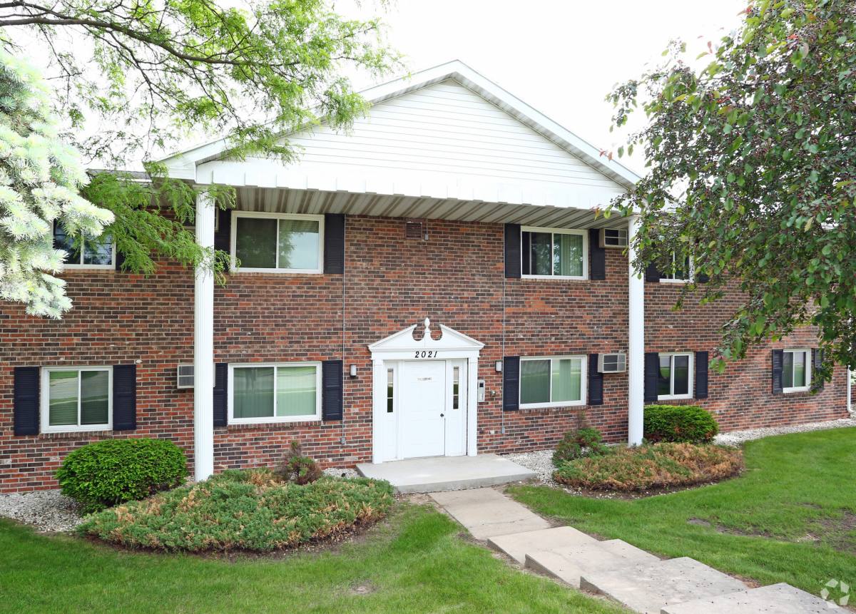 Apartment for rent at 2021 Deckner Ave, Green Bay, WI 54302