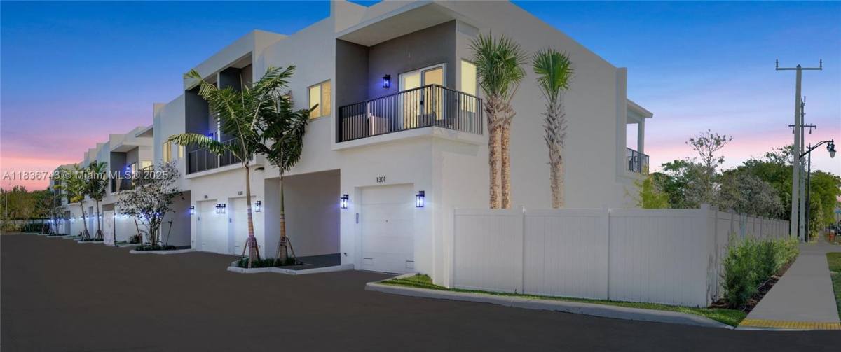 Townhouse for rent at 305 NW 30 Terrace, Pompano Beach, FL 33069