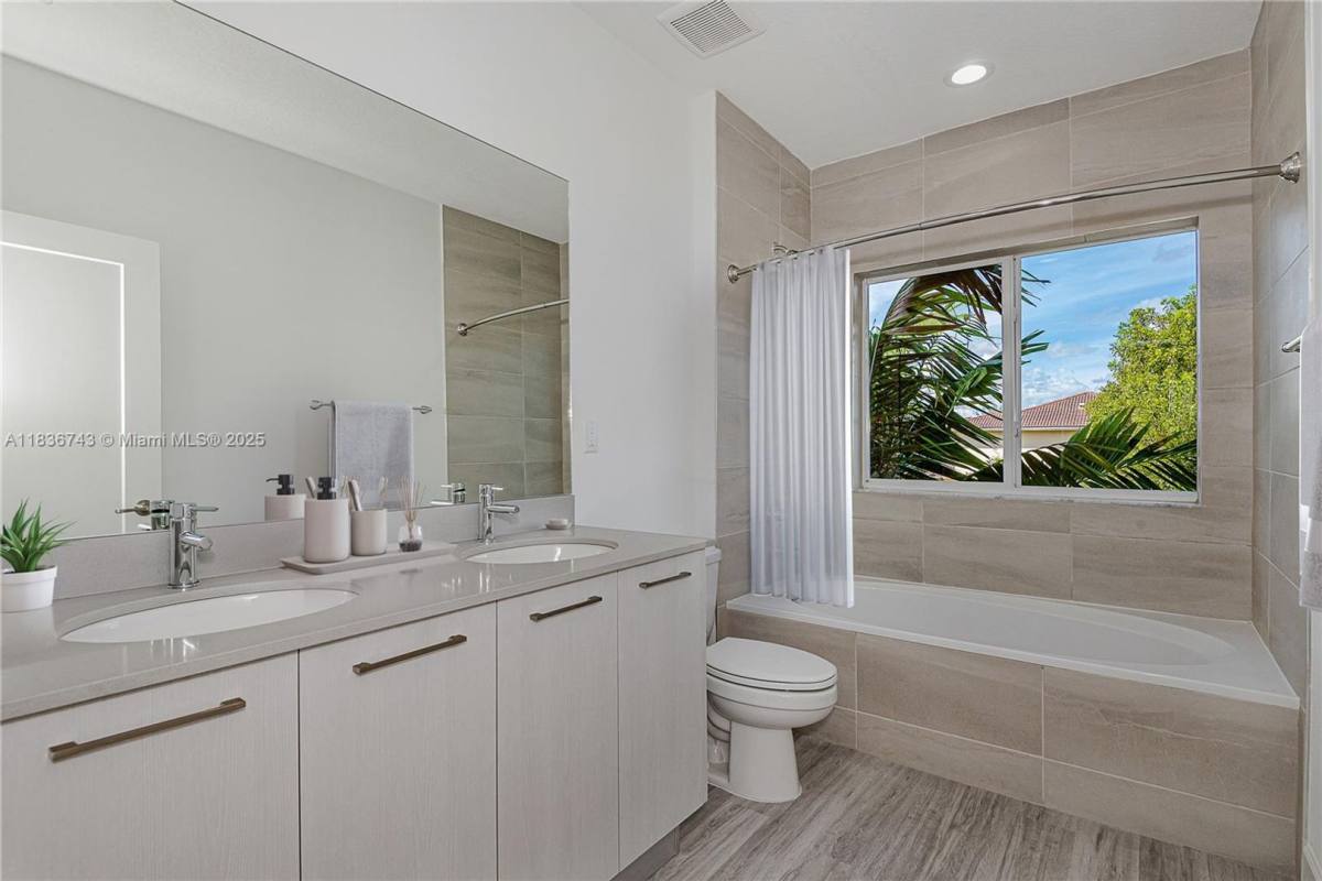 Townhouse for rent at 305 NW 30 Terrace, Pompano Beach, FL 33069