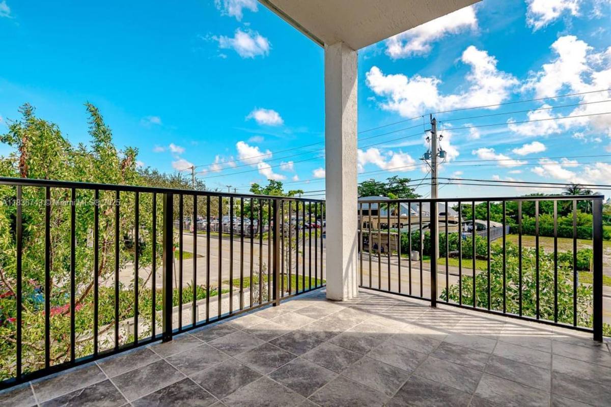 Townhouse for rent at 305 NW 30 Terrace, Pompano Beach, FL 33069
